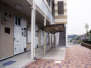 13/18 エントランス