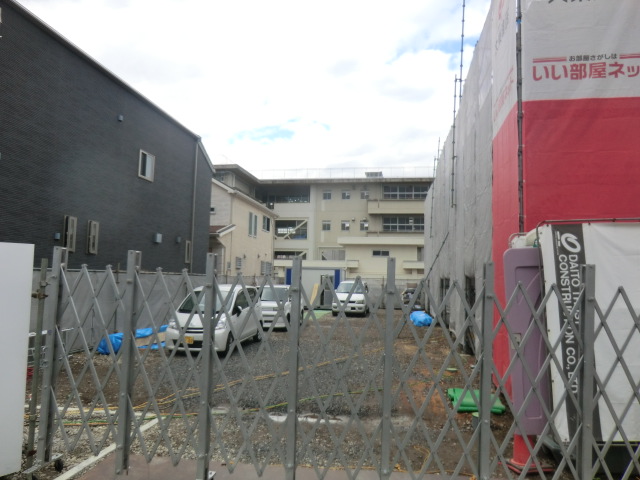 22/28 エントランス