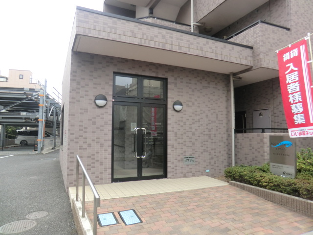 21/30 エントランス