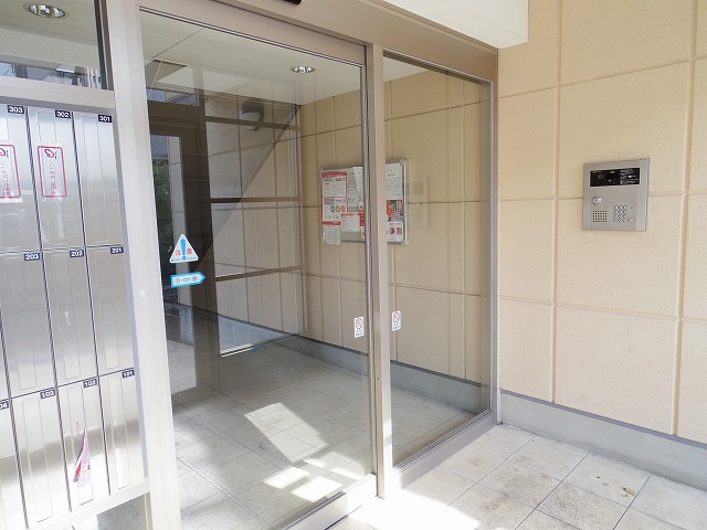 18/25 エントランス