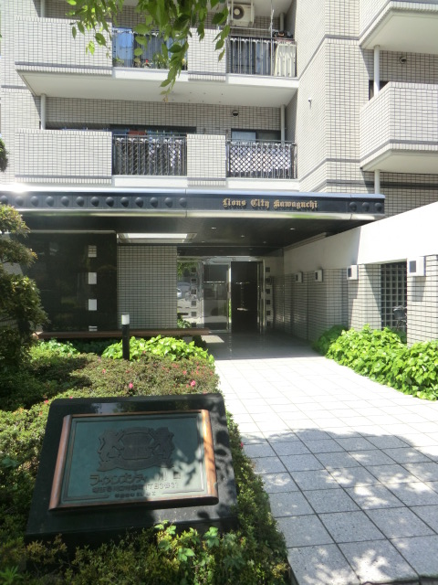 22/30 エントランス