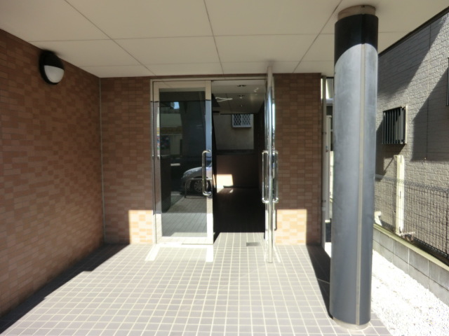 22/30 エントランス