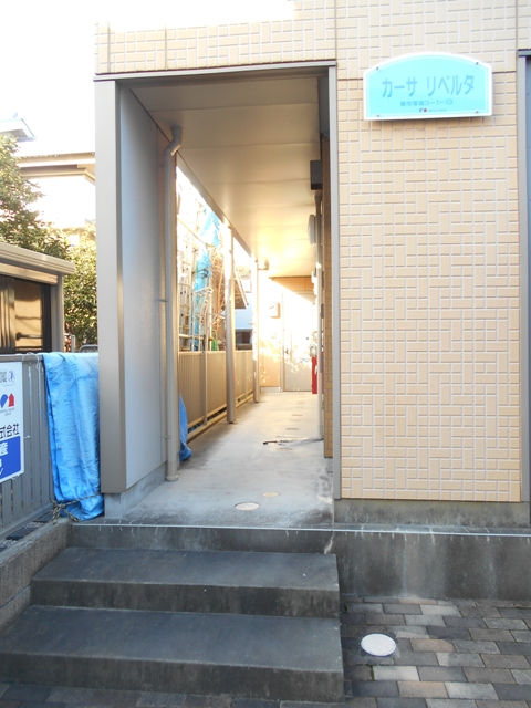 18/27 エントランス