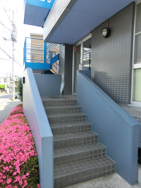 21/30 エントランス