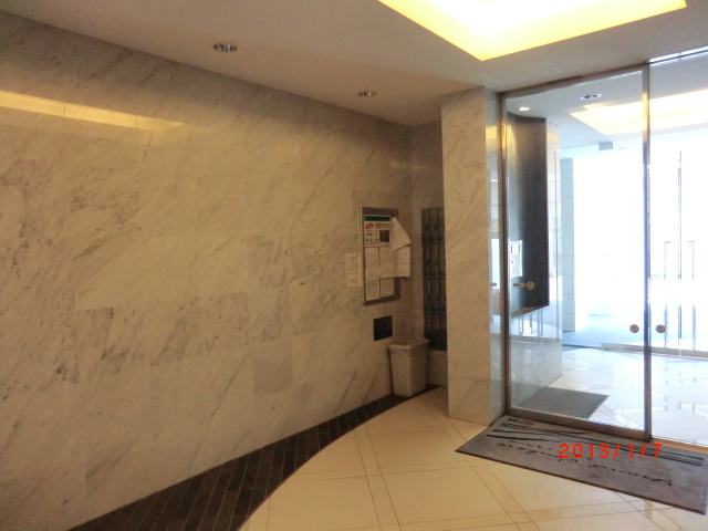 21/30 エントランス