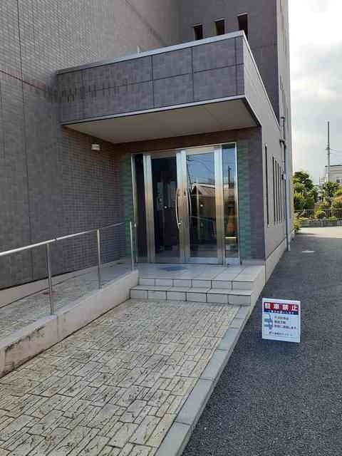 16/27 エントランス