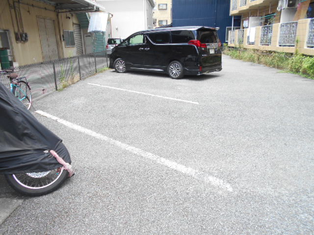 22/28 駐車場