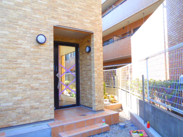 22/28 エントランス