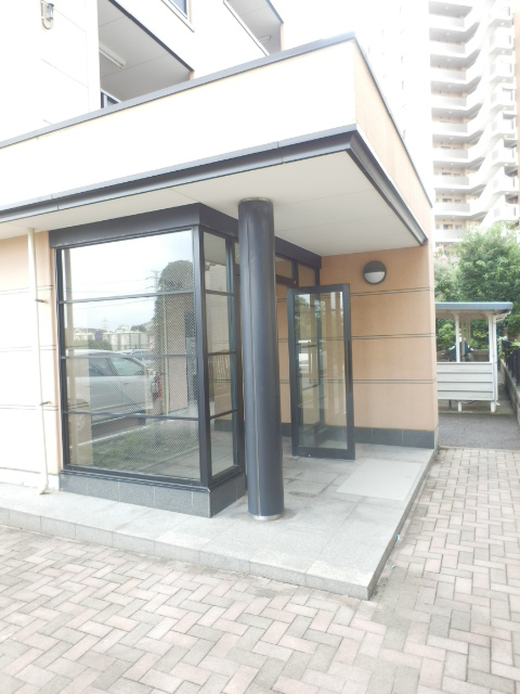 21/30 エントランス