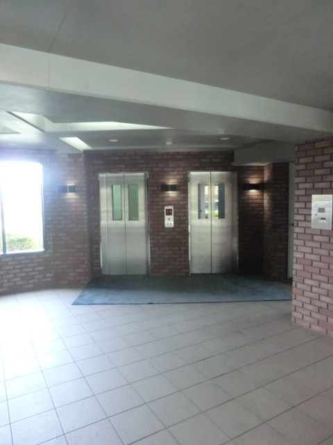 20/30 エントランス