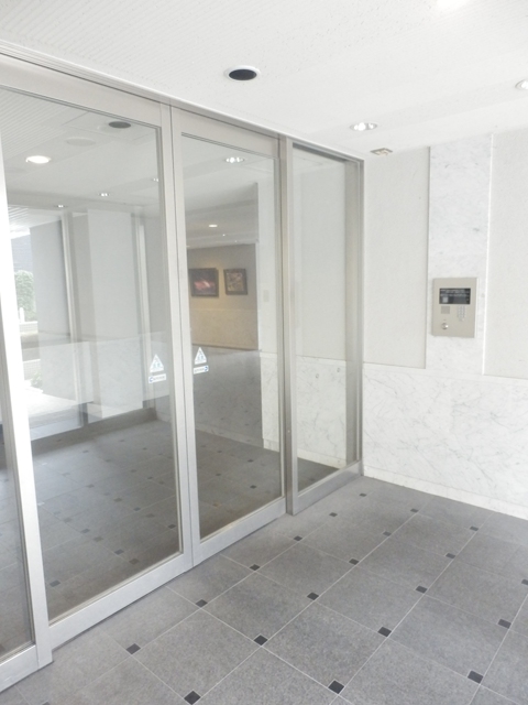 22/27 エントランス