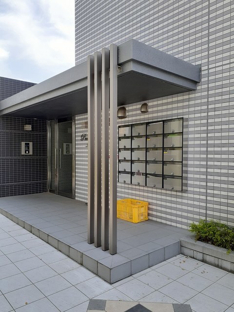 13/22 エントランス