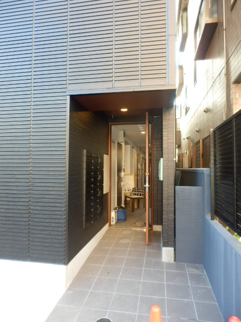 22/30 エントランス