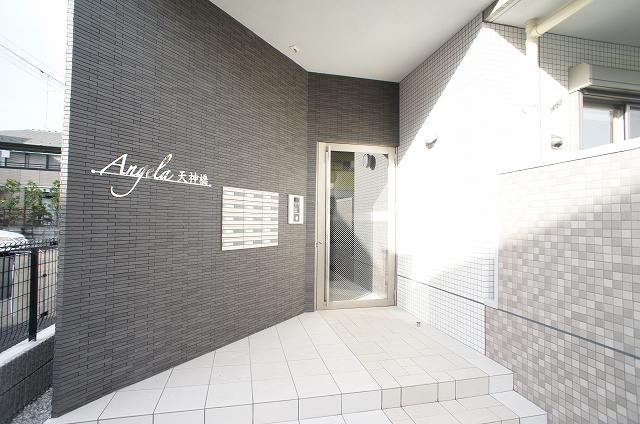 21/30 エントランス