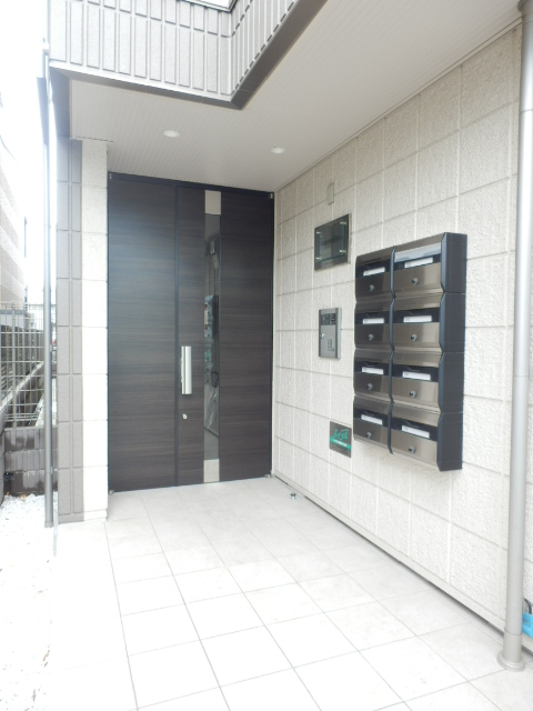 23/30 エントランス