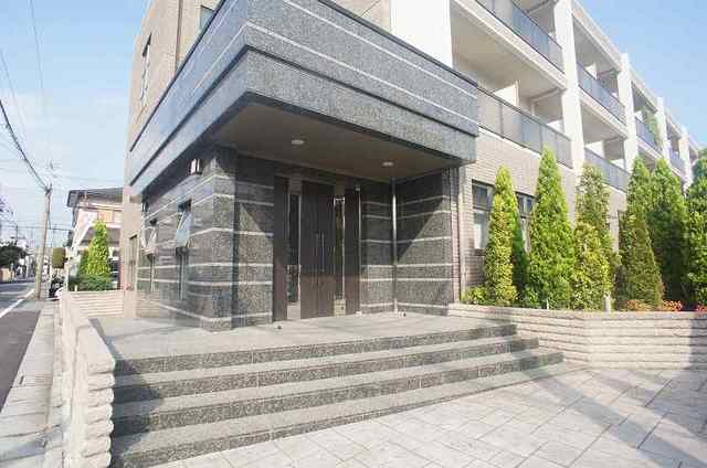 19/27 エントランス