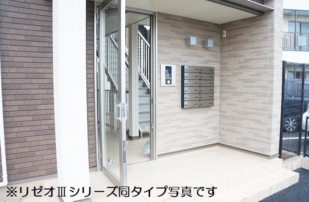 18/26 エントランス