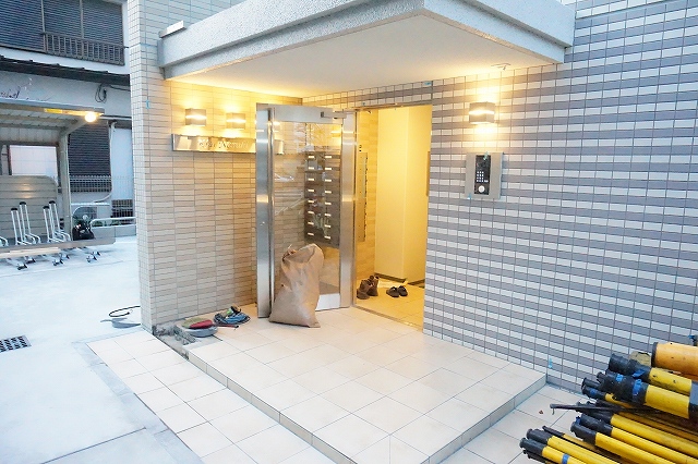 26/30 エントランス