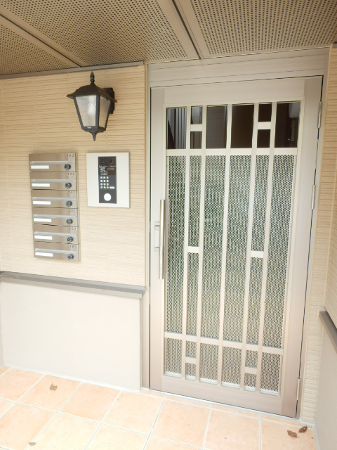 22/28 エントランス