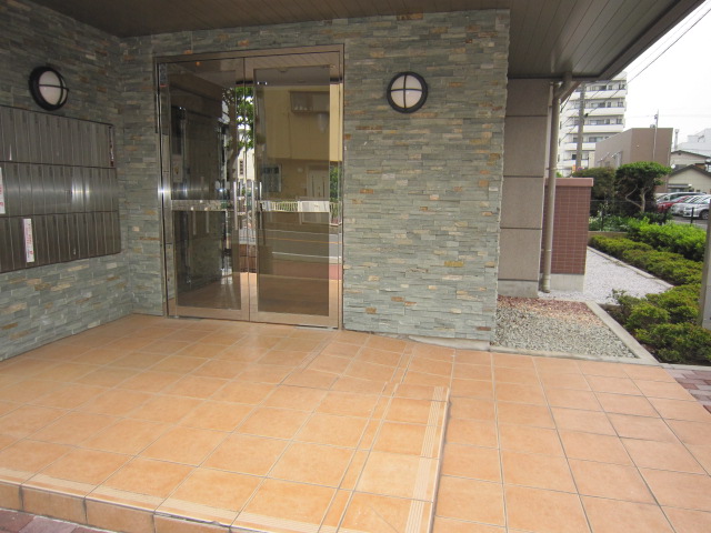 20/30 エントランス