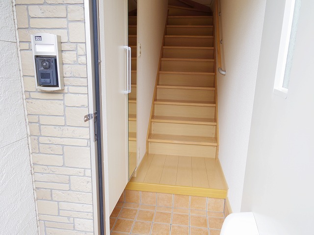 22/28 エントランス