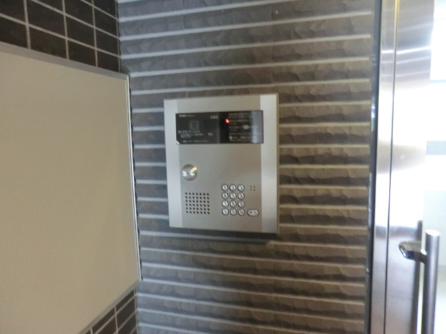 22/28 エントランス