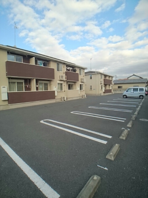18/28 駐車場