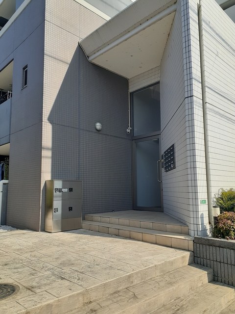 14/18 エントランス