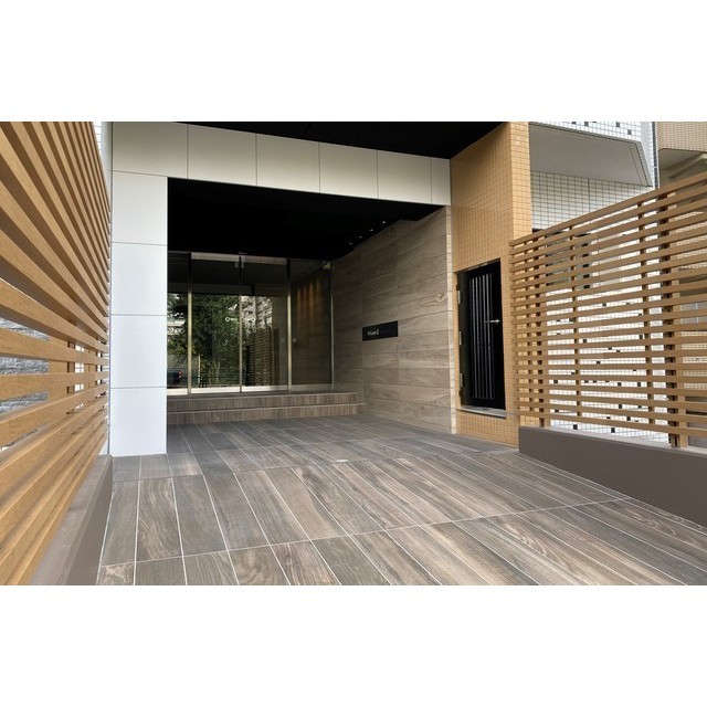 16/17 エントランス