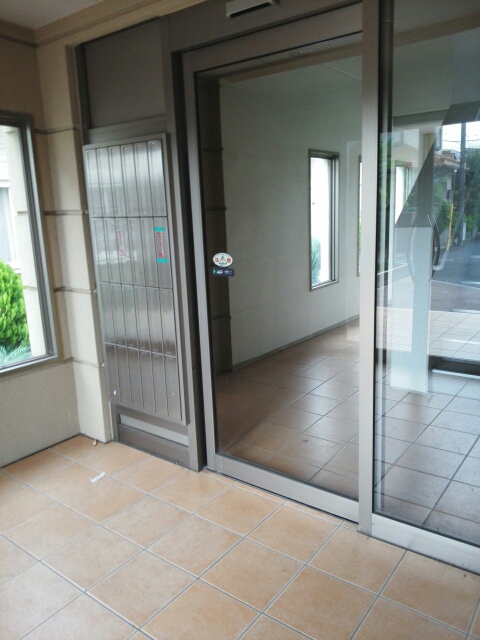 22/28 エントランス