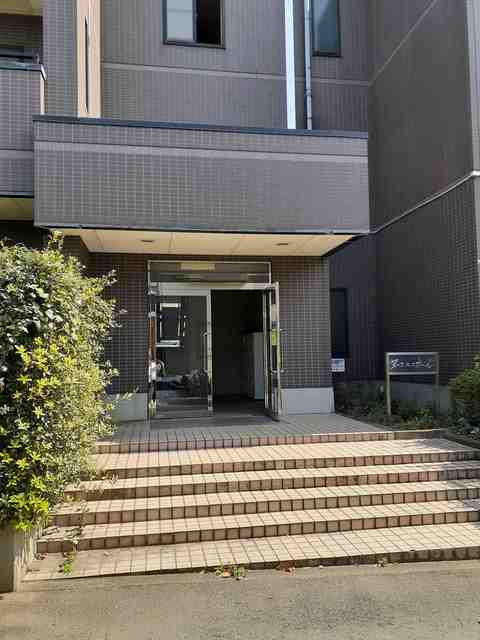 22/28 エントランス