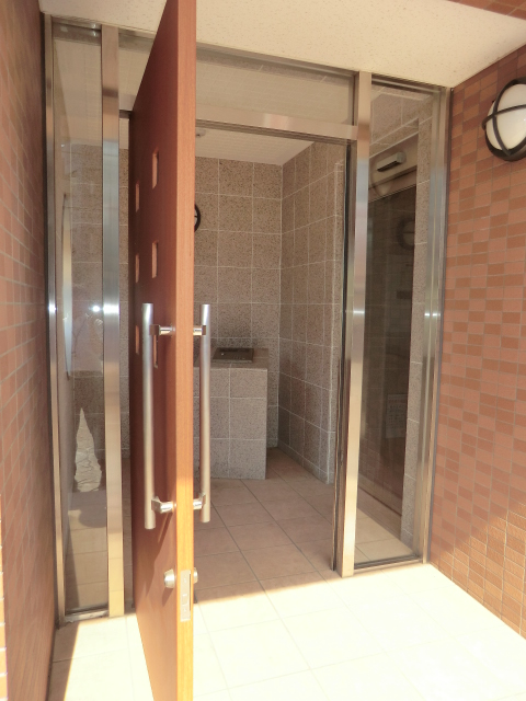 22/30 エントランス