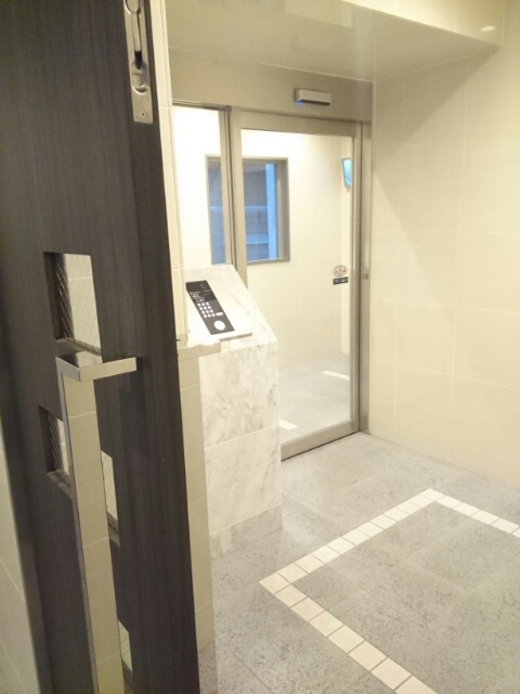 14/20 エントランス