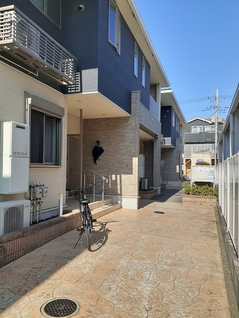 22/28 エントランス