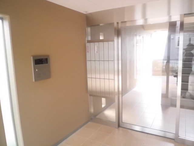 21/30 エントランス