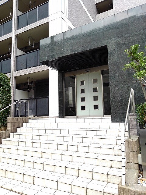 25/30 エントランス