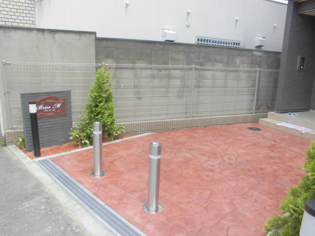 22/28 エントランス