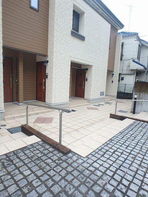 22/30 エントランス