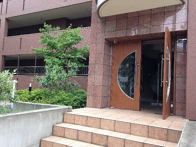 20/30 エントランス