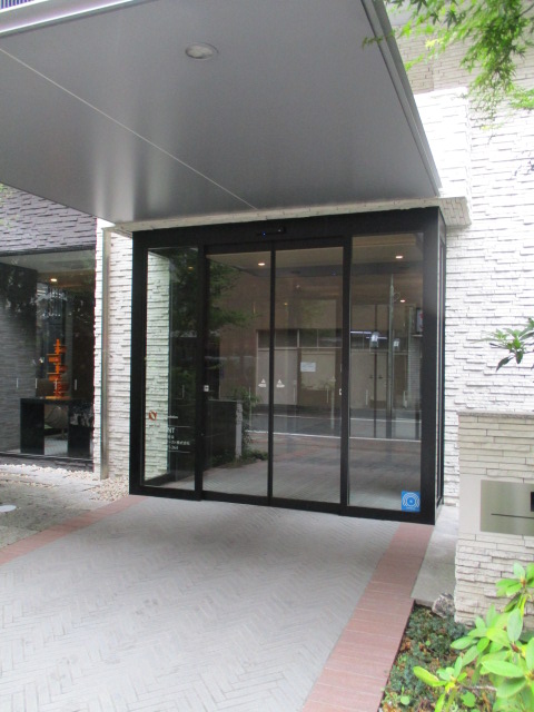 22/30 エントランス