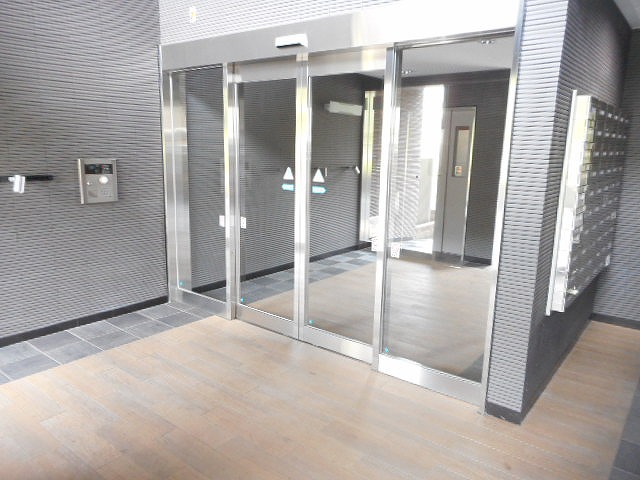 20/30 エントランス