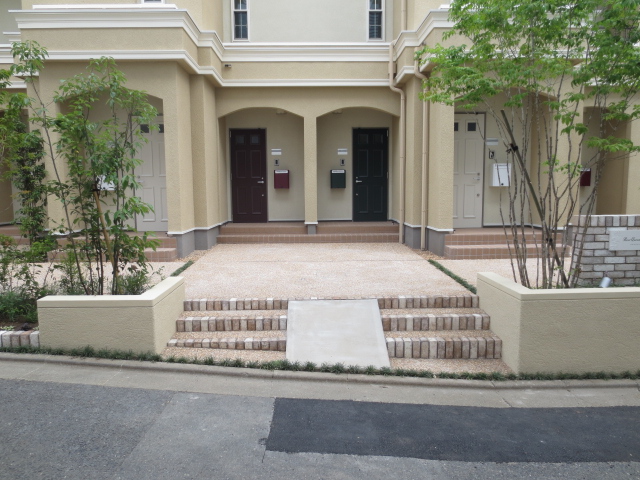 21/27 エントランス