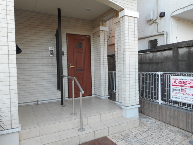 18/26 エントランス