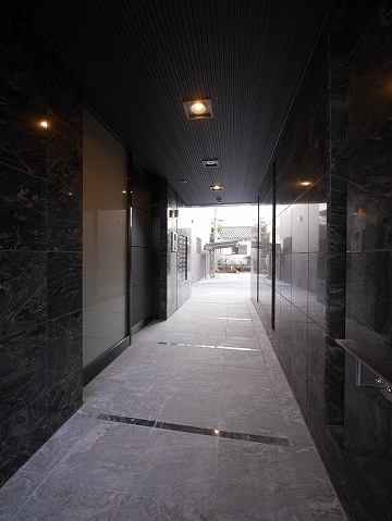 14/20 エントランス