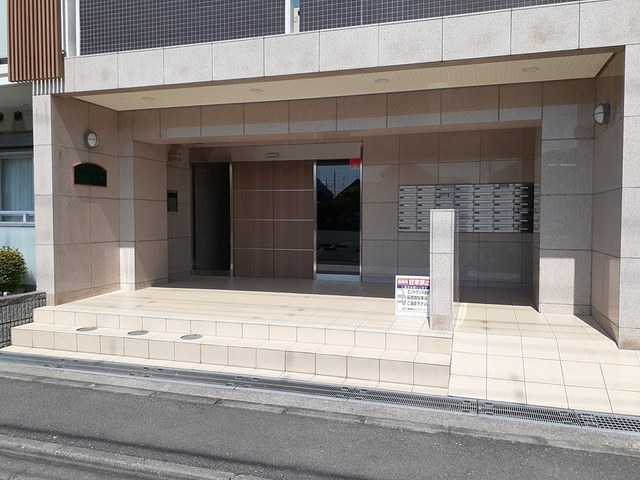 17/27 エントランス