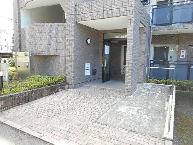 14/19 エントランス