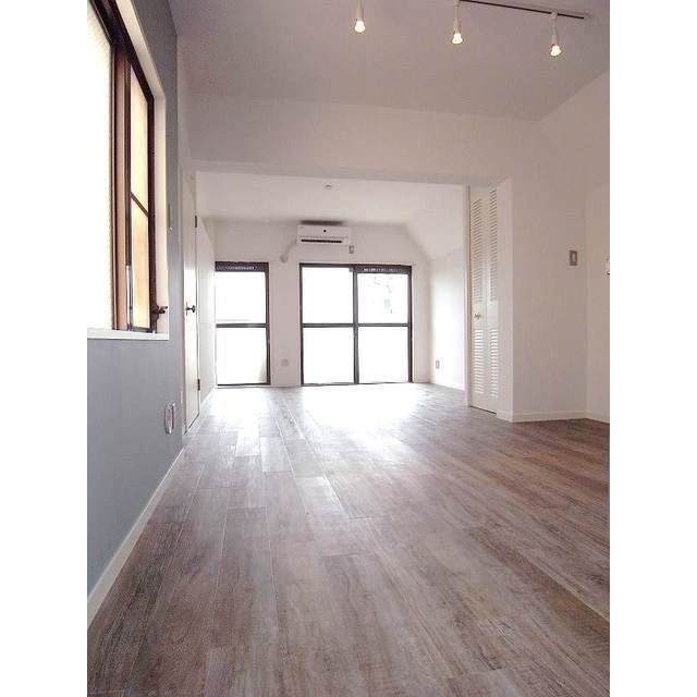 16/20 エントランス