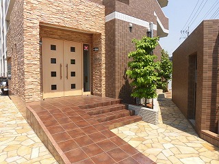 21/30 エントランス