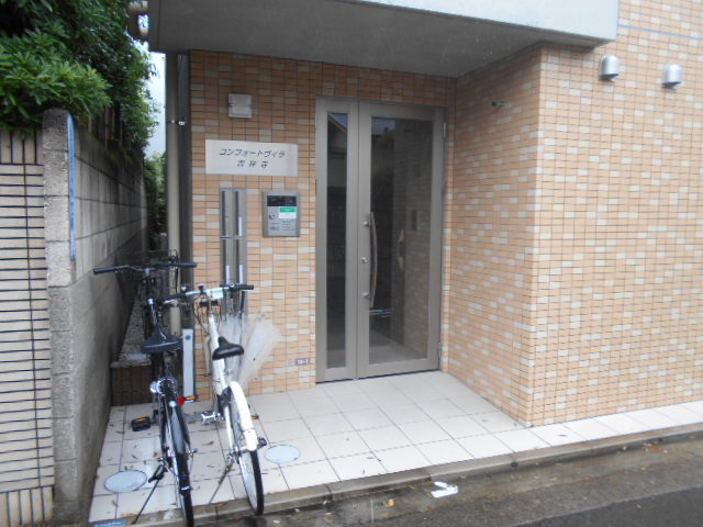 22/30 エントランス