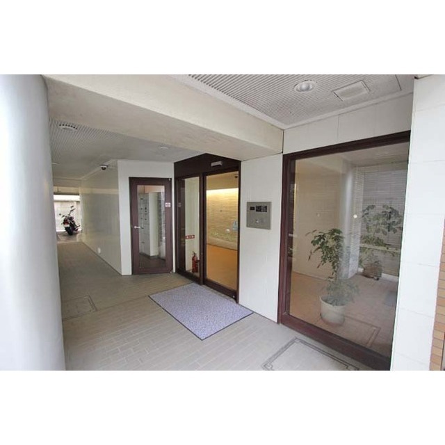 16/17 エントランス